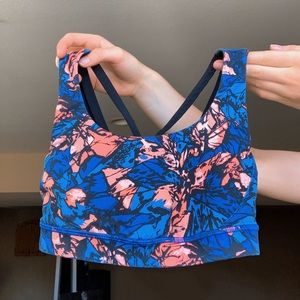 Lululemon sports bra